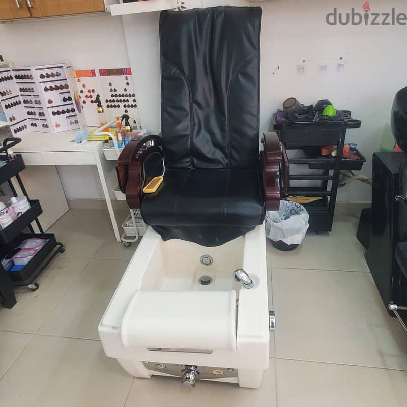 Fully Equipped Ladies Salon For Sale 1