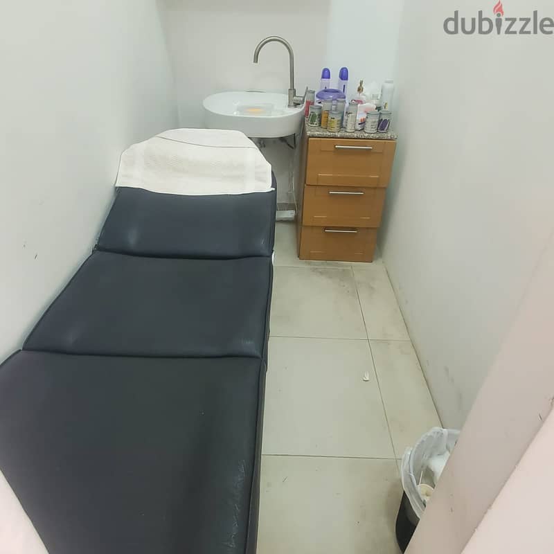 Fully Equipped Ladies Salon For Sale 5