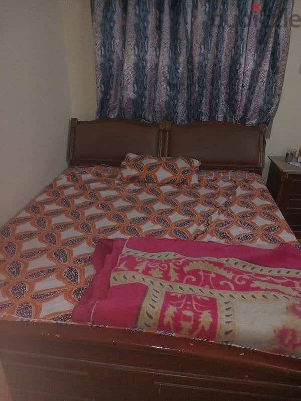 King size bed for sale 1