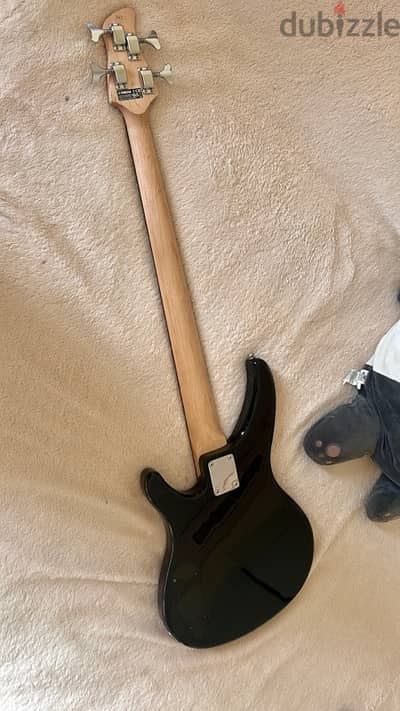 BASS GUITAR FOR SALE