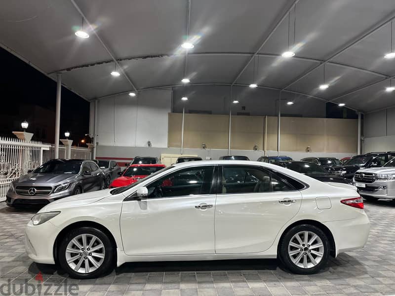 Toyota Camry 2017 glx 6