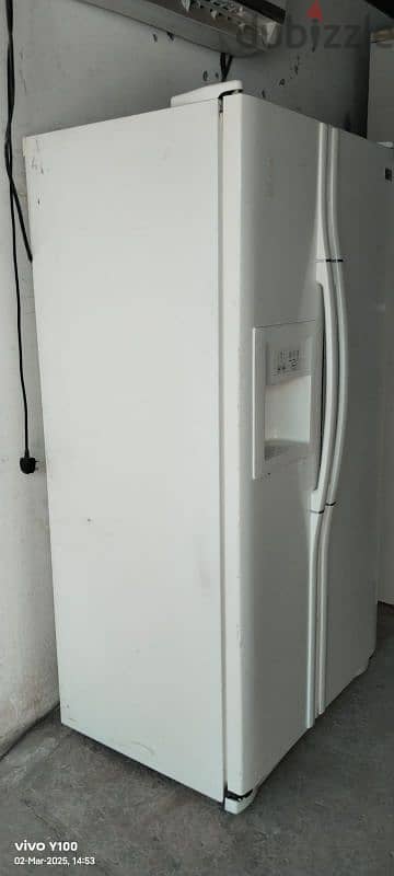 big one refrigerator for sale LG very good working call me now 3