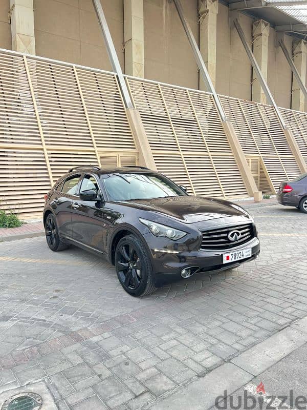 Infiniti QX70S 2015 Full Option Very Clean Condition 2