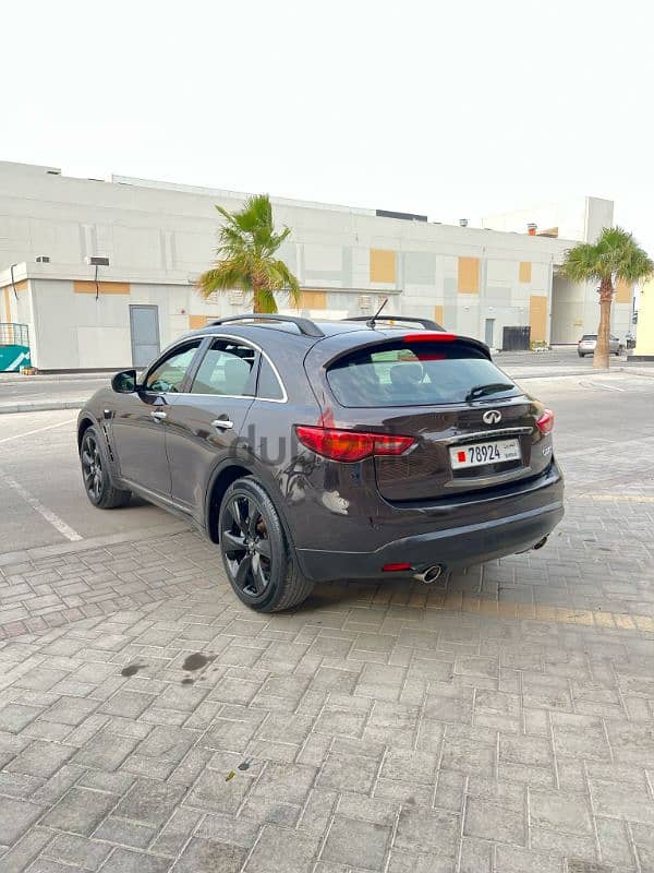 Infiniti QX70S 2015 Full Option Very Clean Condition 4