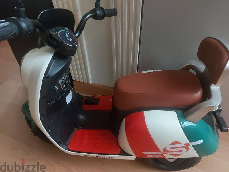 bd 25 ride on rechargeable battery scootor 3