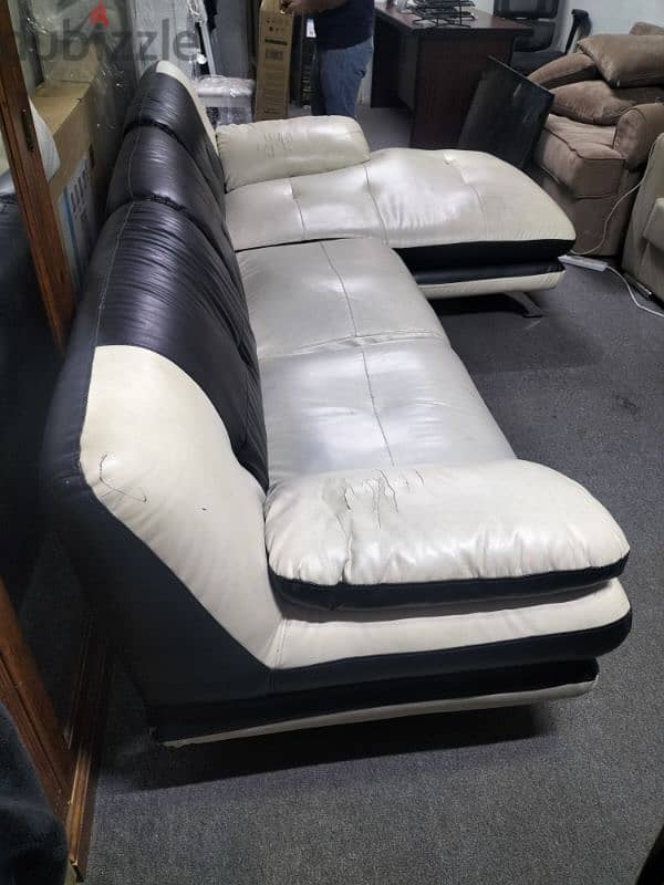 40 bd leader sofa L shaped with delivery 1