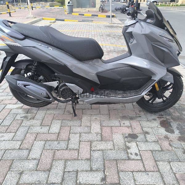 للبيع سكوتر SYM Jet X 200cc جديد بحالة ممتازة 10