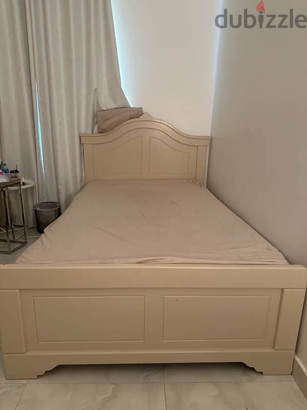 Bed in good condition / سرير بحالة جيدة 1