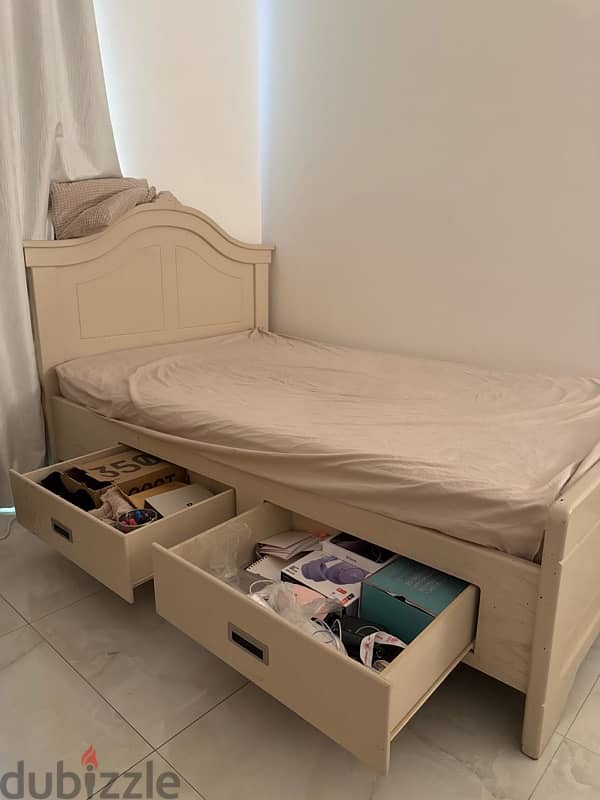 Bed in good condition / سرير بحالة جيدة 2