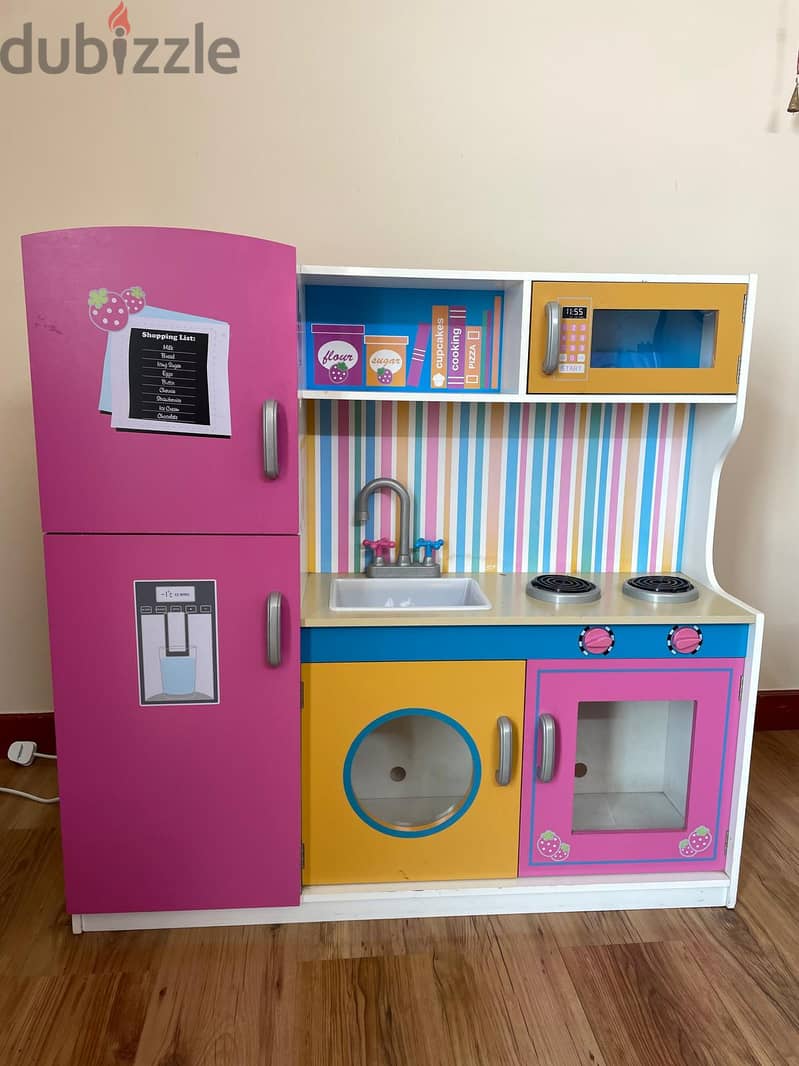 Doll house and Kitchen play set with few toys 2