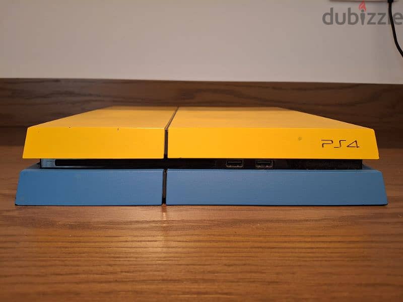 Playstation PS 4 with 2 games 3