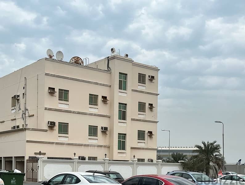 3 bedroom flat for rent in Al Dair on raya highway. 0