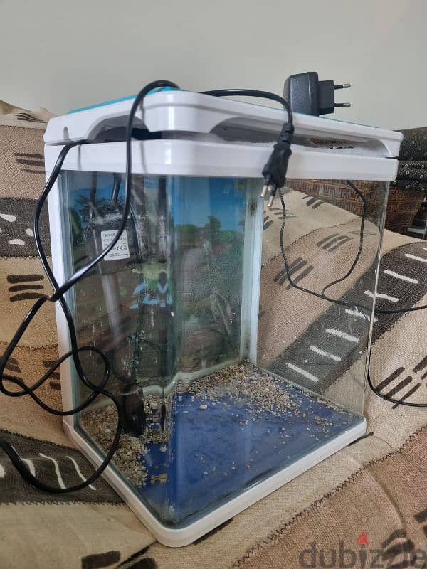 Fish tank with pump and light 2