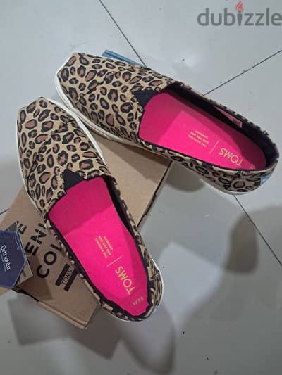 10BD Size 37-38 Toms Original with box