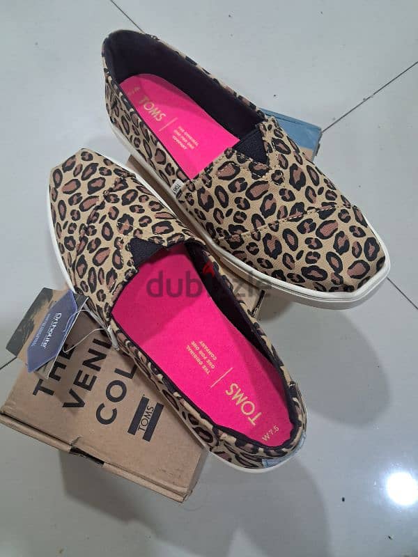 10BD Size 37-38 Toms Original with box 1