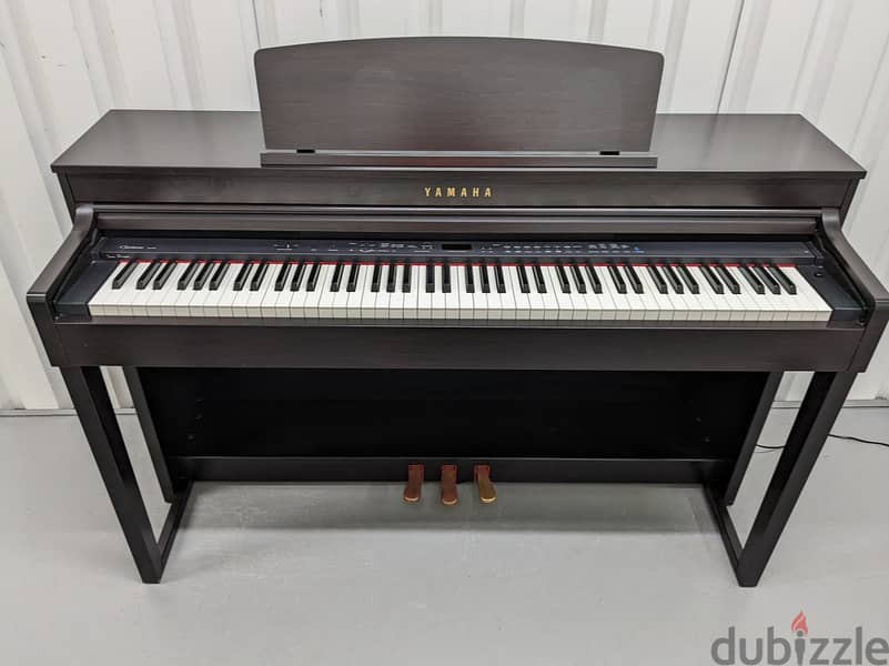 Yamaha Clavinova CLP-470 piano 0