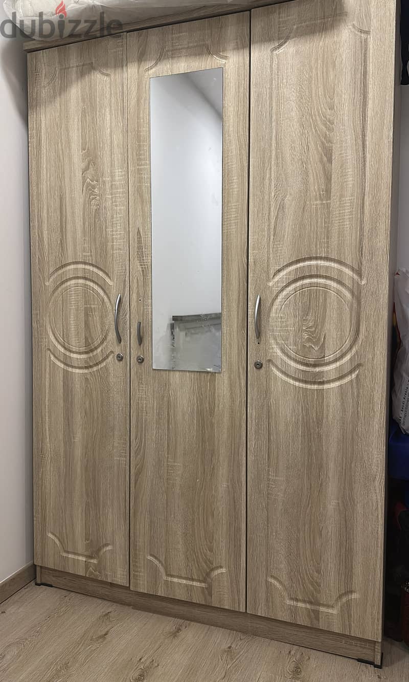 3 door wardrobe 0