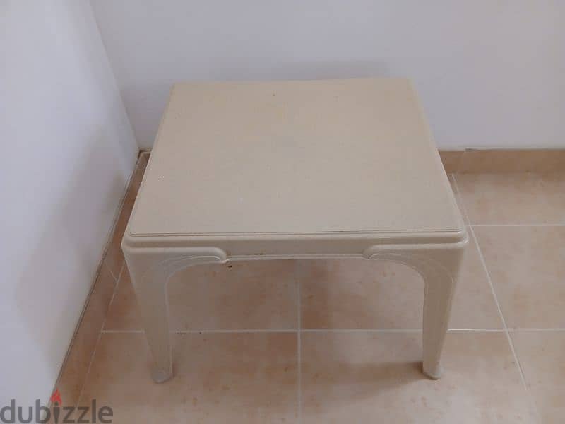 Center table size 20×22 inches  3 BD pickup juffair  call 1