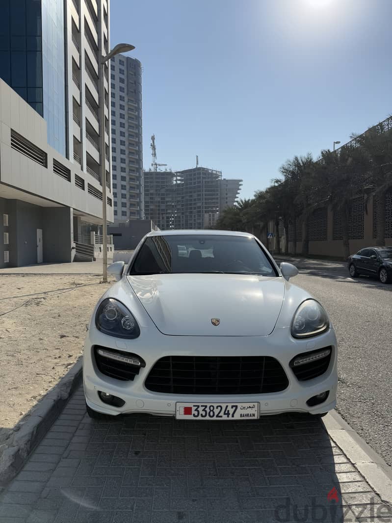 Porsche Cayenne GTS 2014 1