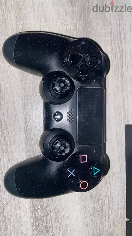 Ps4 1TB 2 controllers 2