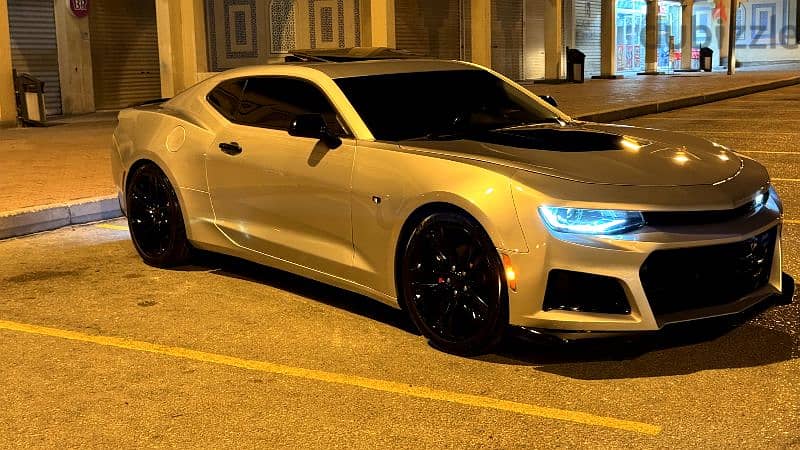 Chevrolet Camaro 2018 full option & low mileage in excellent condition 3