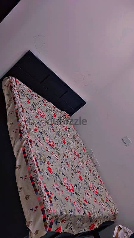 queen size bed room set 70bd 0