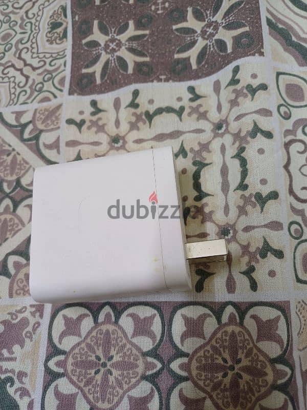 OnePlus SUPERVOOC 160W Adapter With Cable 1