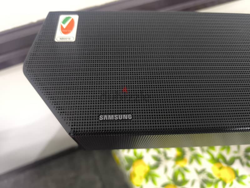 Samsung sound bar Q700B 1