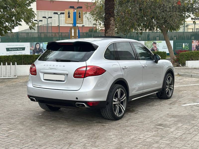 2014 model Porsche Cayenne S 6