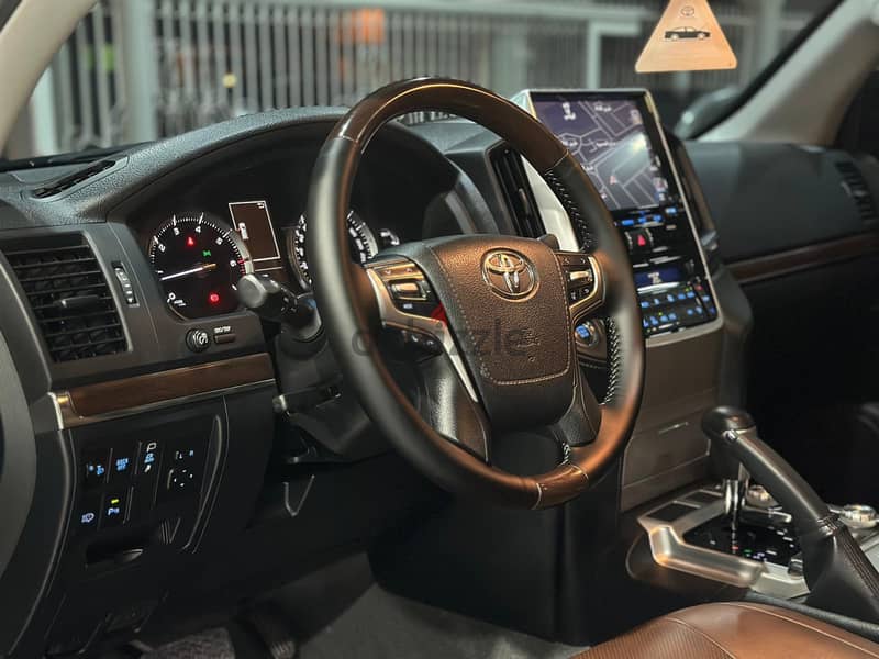 Toyota Land Cruiser GXR V8 GrandTouring 2019 6