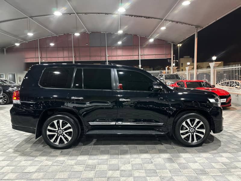 Toyota Land Cruiser GXR V8 GrandTouring 2019 12