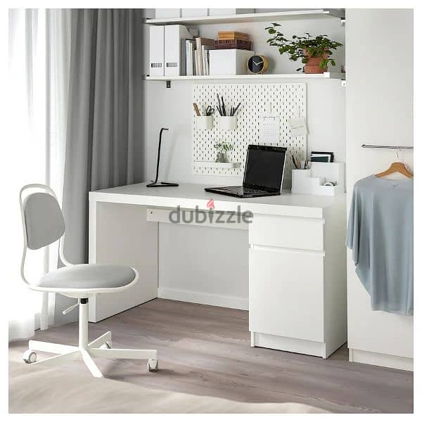 Great IKEA white study table 1