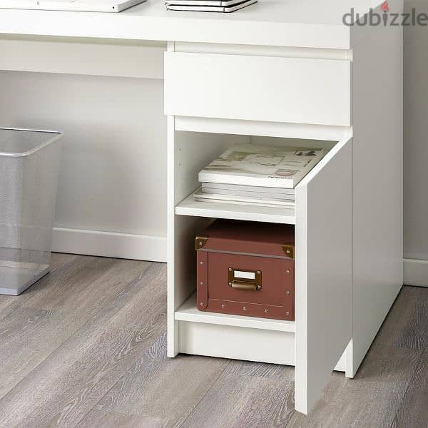 Great IKEA white study table 4