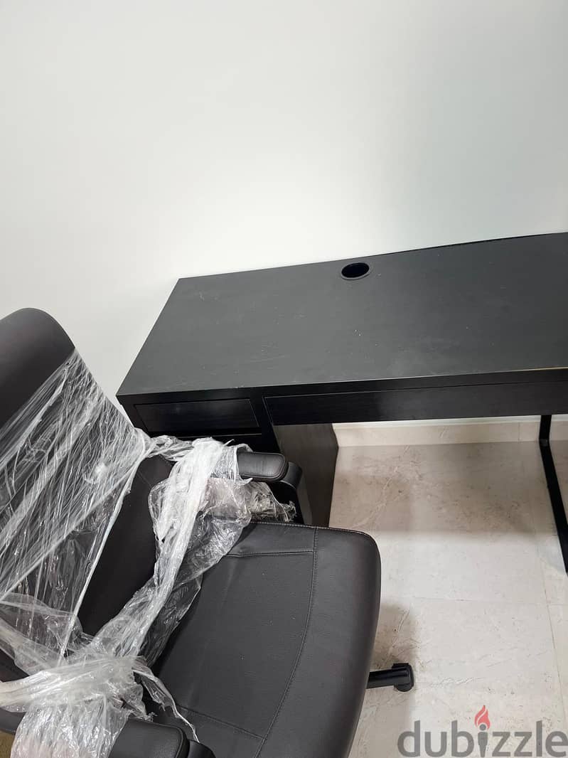 Office chair and table 1