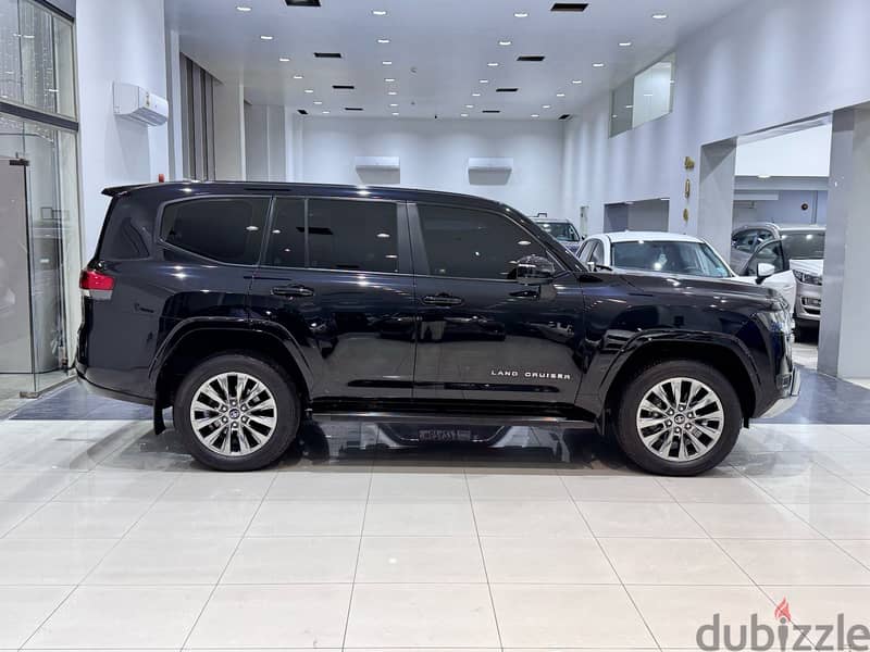 Toyota Land Cruiser GX-R 2023 Black 3