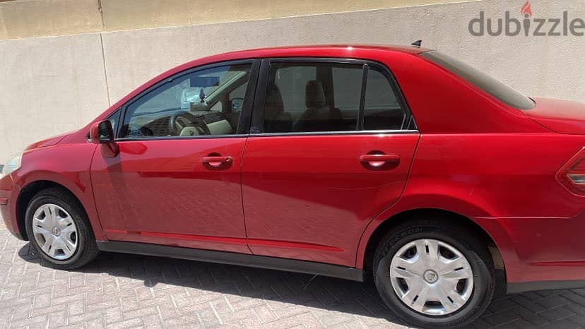 Nissan Tiida 2012 1