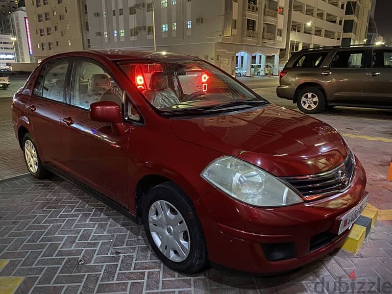 Nissan Tiida 2012 4