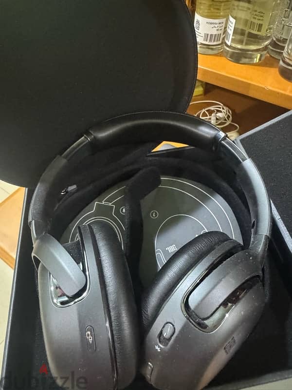 JBL TOUR ONE HEADSET 1