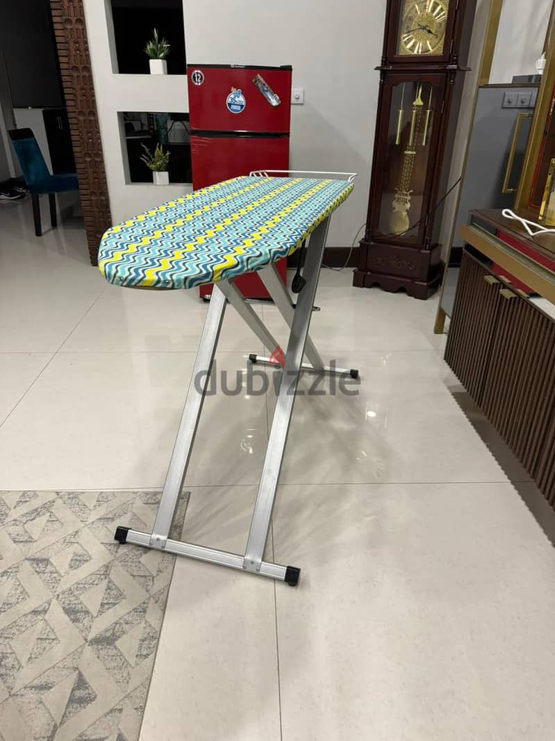 Iron stand board. Good condition only 3 bd. No delivery only self pickup 0