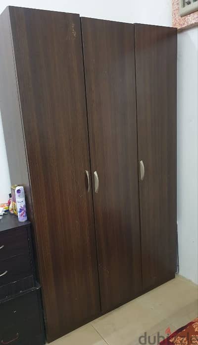 3 door Cupboard for sale in good condition