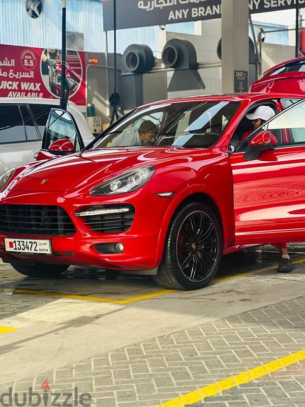 Porsche Cayenne GTS 2014 1