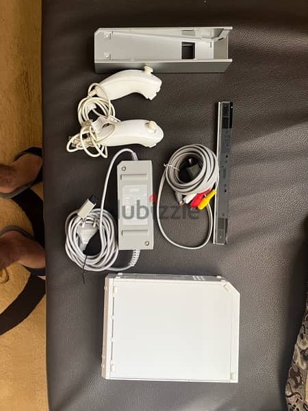 Wii console with 2 controllers 1