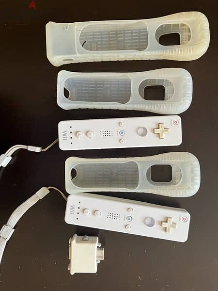 Wii console with 2 controllers 2