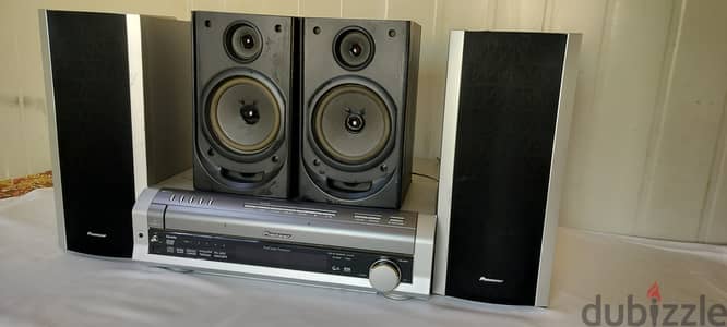 Pioneer 5.1 amplifire with 4 surround speakers