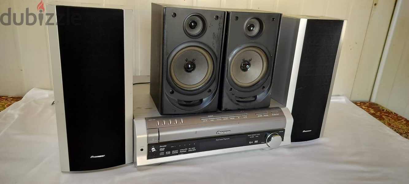 Pioneer 5.1 amplifire with 4 surround speakers 1