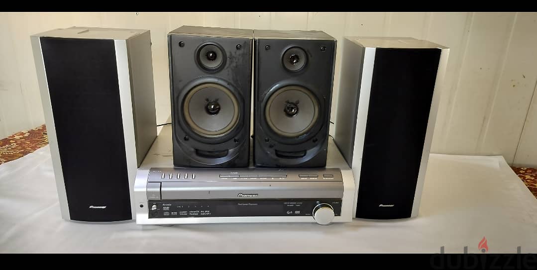 Pioneer 5.1 amplifire with 4 surround speakers 11