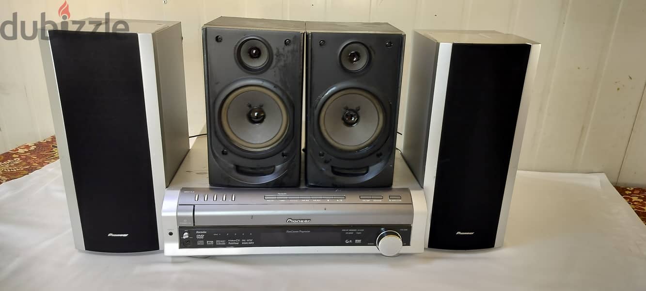 Pioneer 5.1 amplifire with 4 surround speakers 14