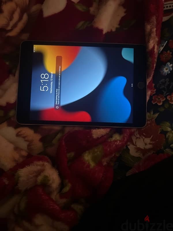 MINT CONDITION IPAD MINI 4 128 3