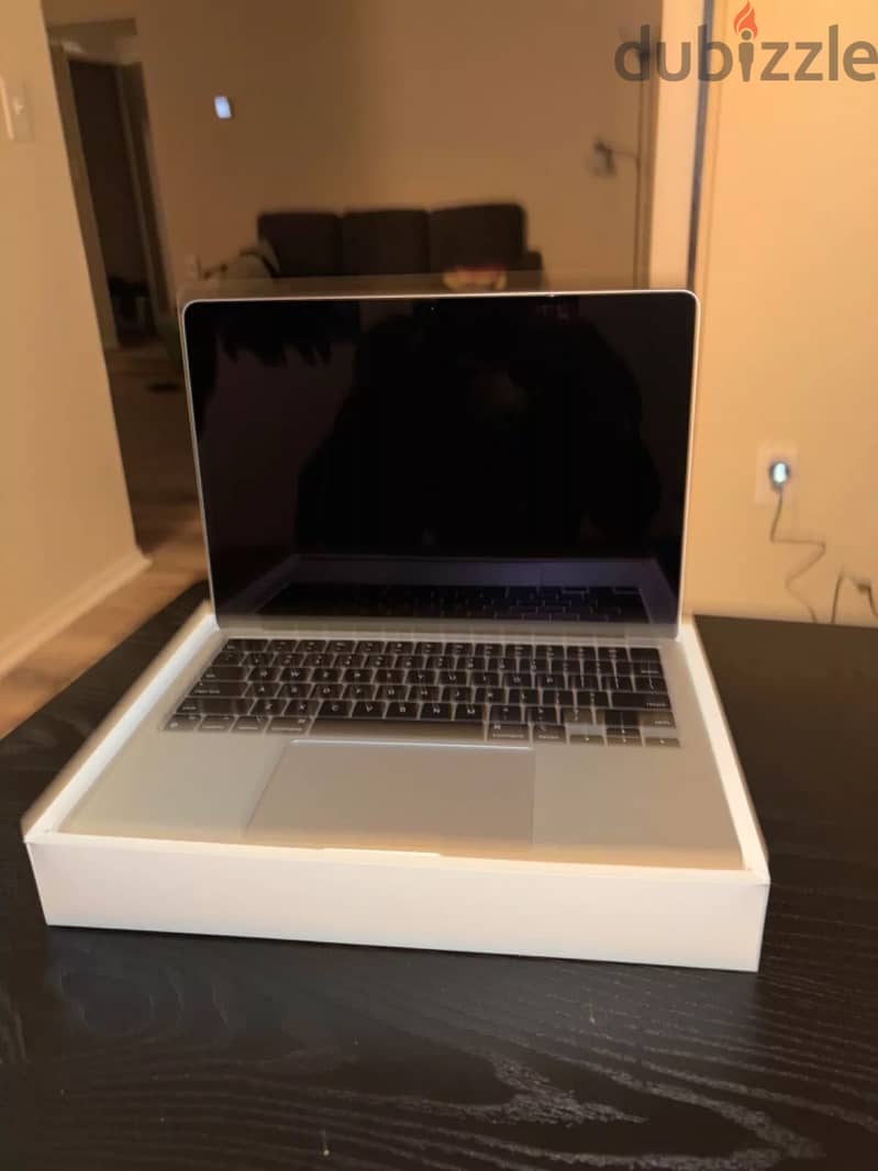 Apple Macbook Air M2 2022 13" 8-Core CPU 8-Core GPU 256GB SSD 8GB Ram 1