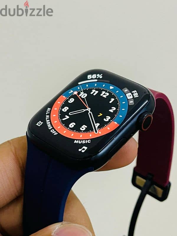 Apple Watch Series 8 (45mm) - Cellular + GPS. 2